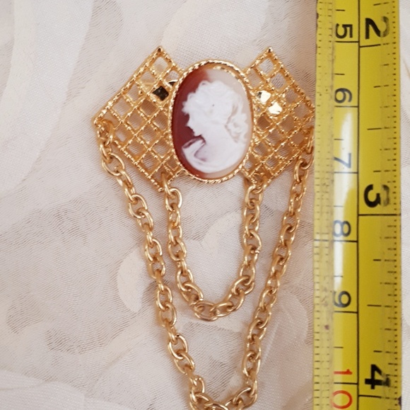 Gorgeous vintage cameo/ Victorian style pin brooch - Picture 6 of 7